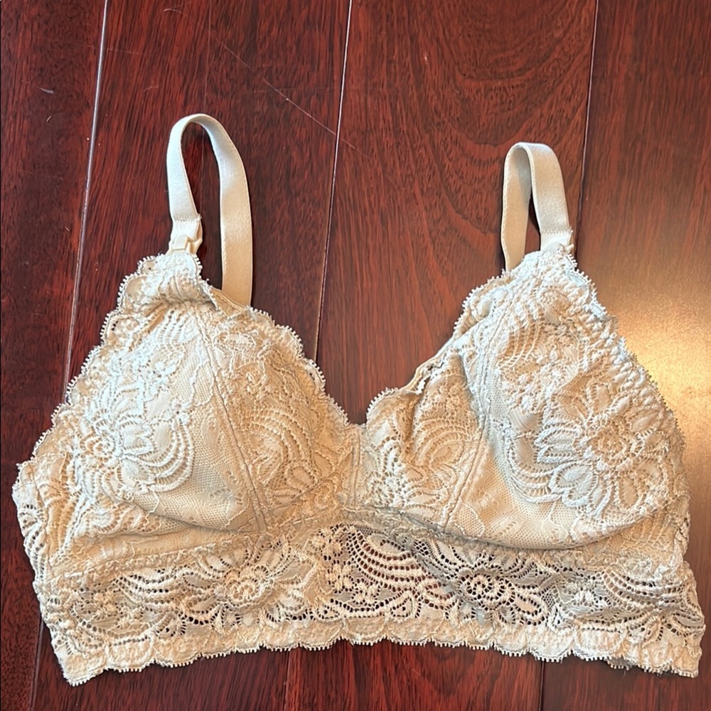 Elegant Lace Bralette in Cream